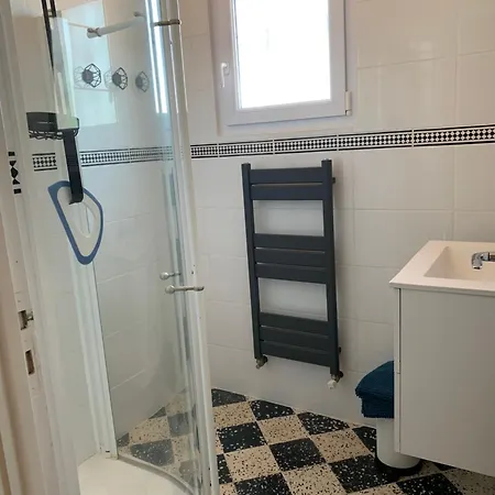 Maison Avec Terrasses 카네트